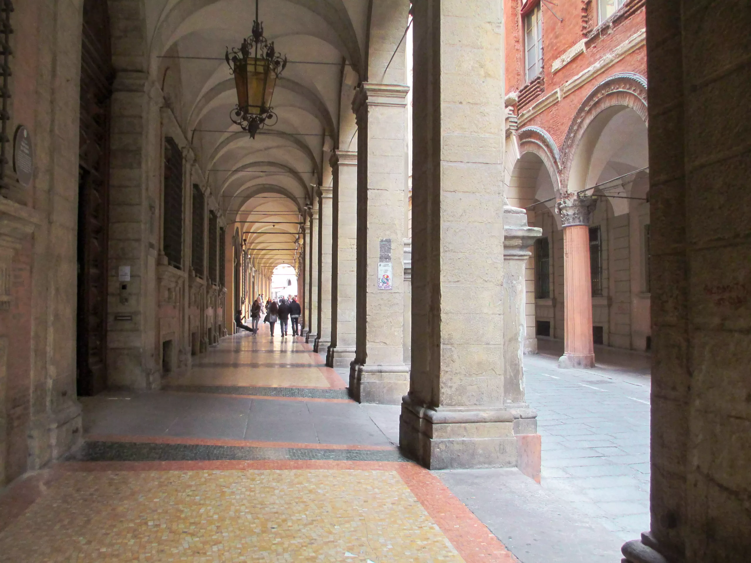 Bologna Travel Portico